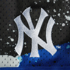 New York Yankees Mitchell & Ness 'Black' Hyper Hoops Shorts - comprar online