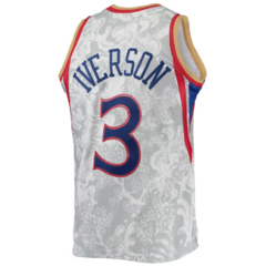 Set Philadelphia 76ers Mitchell & Ness 'White' Hardwood Classics Lunar New Year Swingman Jersey + Shorts - tienda online