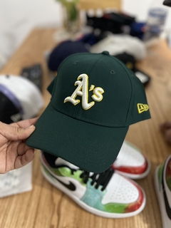 New Era Oakland Athletics Genuine Merchandise - Size (M/L)