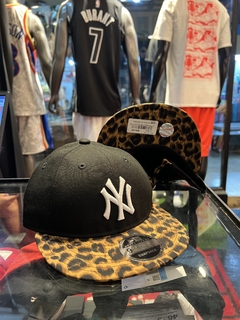 New Era Cap Yankees Hat Black/Leopard Print Adult One Size - comprar online