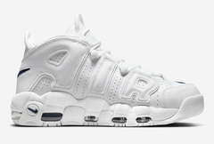 NIKE AIR MORE UPTEMPO APPEARS WHITE AND MIDNIGHT NAVY en internet