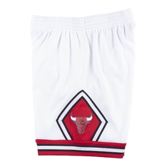 Chicago Bulls Mitchell & Ness 'White' Hardwood Classics Primary Logo NBA Swingman Shorts - comprar online