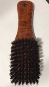 CEPILLO DE MADERA ANCHO DE CERDAS NATURALES PARA BARBERO MODELO 8 HILERAS C107 - TODOPELUQUERIAS