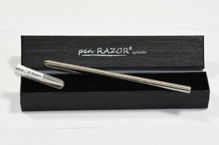 NAVAJA LAPIZ PROFESIONAL MODELO RAZOR PEN PARA PELUQUERIA ó BARBERIA CON 10 FILOS INTERCAMBIABLES + PINZA PARA CAMBIAR LOS FILOS COLOR PLATA (CH) en internet