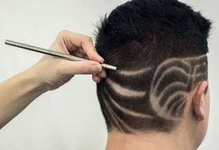 Imagen de NAVAJA LAPIZ PROFESIONAL MODELO RAZOR PEN PARA PELUQUERIA ó BARBERIA CON 10 FILOS INTERCAMBIABLES + PINZA PARA CAMBIAR LOS FILOS COLOR AZUL ó ROJO ó NEGRO ó PLATEADO ó FUCSIA (CH)