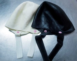 1 GORRO PARA CLARITOS MARCA BEAUTY DE LATEX GRUESO PERFORADOS