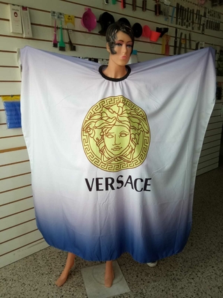 PEINADOR * CAPA DE CORTE GRANDE MODELO VERSACE AZUL Y BLANCO 5006 CON GANCHOS METALICOS