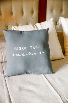 Almohadón con frase sigue tus sueños - cobre / gris - tienda online