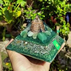 Mini Quéops - Quartzo Verde | Pedra de Cura e Vitalidade