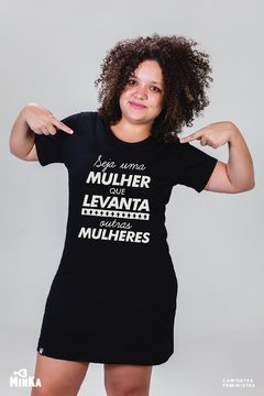 Vestido Seja Uma Mulher Que Levanta Outras Mulheres - MinKa Camisetas Feministas