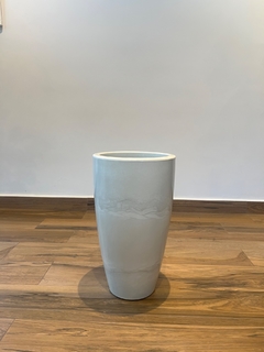 vaso de polietileno 53x30cm (Branco off-white marmorizado) na internet