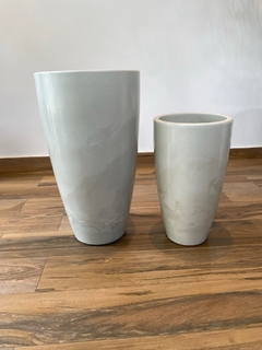 vaso de polietileno 53x30cm (Branco off-white marmorizado) - Cristal Garden