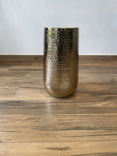 Vaso de metal dourado 50cm na internet