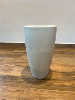 vaso de polietileno 53x30cm (Branco off-white marmorizado) - comprar online