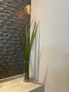 Imagem do Vaso de vidro com x 6 folha de Formio permanente 95cm