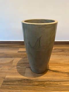 Vaso de Polietileno - 70cm - cimento queimado - Cristal Garden