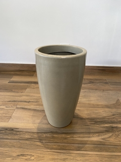 vaso de polietileno 53x30cm (cimento queimado) - Cristal Garden