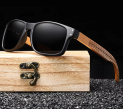Óculos de sol com armação em madeira