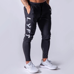 Calça jogger masculina ideal para prática de atividades como treino em academia e corridas 