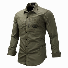 Camisa casual masculina manga longas confeccionada em algodão.