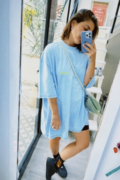 REMERA ULTRA OVER SIZE BABY BLUE