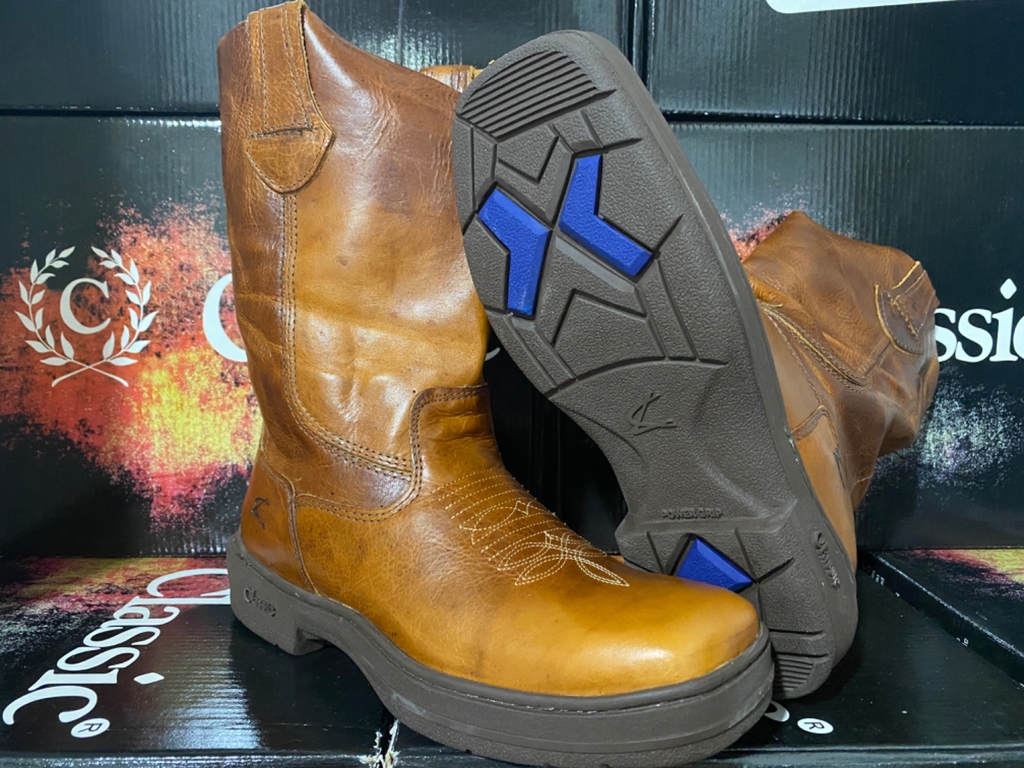 Bota de bico quadrado 2025