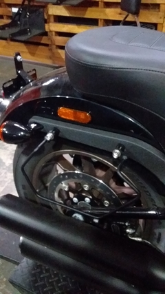 Suporte/Afastador de Alforge - PRETO - Harley Davidson - Low Rider (2018+) na internet