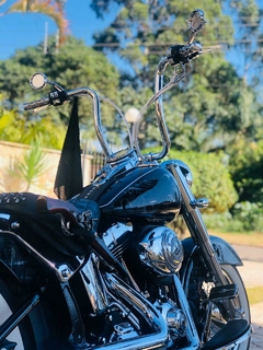 Kit Guidão e Cabos CROMADOS - Seca Sovaco - 14" Pol. Altura - Tubo 1.1/4" Pol. CURVE - Harley Davidson - Heritage (2018+) - Ronco V2