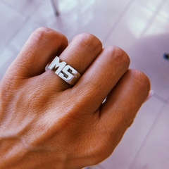 Anillo sello 2 iniciales plata 925 demora 15 dias cod 65