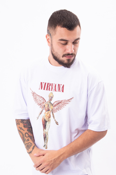 Camiseta Uzi Vintage Nirvana - comprar online