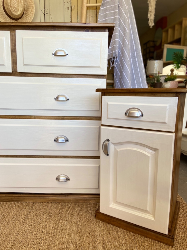 Mesa de luz cajon y puerta