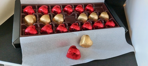 Caja de 21 corazones de chocolate rellenos con dulce de leche en internet