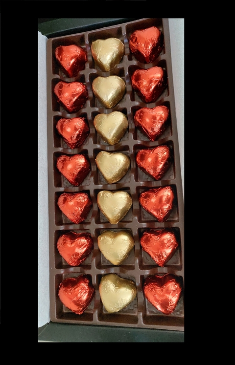 Caja de 21 corazones de chocolate rellenos con dulce de leche