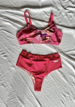 Bikini fucsia bordado corpiño con bretel regulable