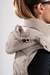 21324 - Chaleco de sire engomado con capucha desmontable y detalles en negro - tienda online