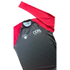 REMERA UV CDN - GUARDAVIDAS - NEGRO ROJO - tienda online