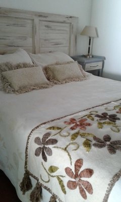 Pie de cama de picote bordado a mano con flores de colores - comprar online