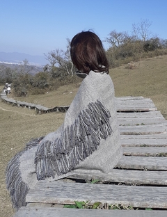Pashmina gris de lana de llama motivo espigado con flecos - comprar online