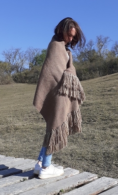 Pashmina tabaco claro de lana de llama motivo espigado con flecos - comprar online
