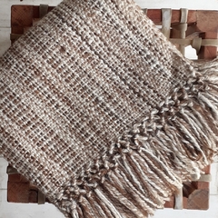 Imagen de Manta de lana de llama tejida en telar