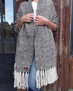 Pashmina de lana de llama tejida en telar motivo ojo de perdiz en internet