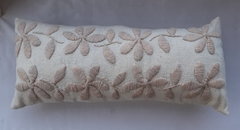 Maxi almohadón de picote de oveja bordado con lana 30x70 cm (tonos beige) - comprar online
