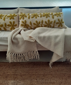Maxi almohadón de picote de oveja bordado con lana 30x70 cm - comprar online