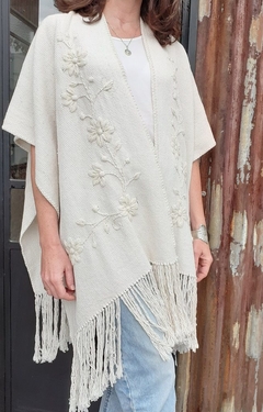 Ruana de hilo de algodón tejida a mano en telar y bordada a mano - comprar online