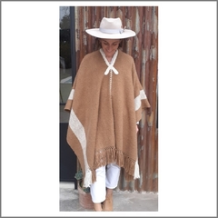 PRE VENTA Poncho camel de lana de llama tejido en telar con guarda natural