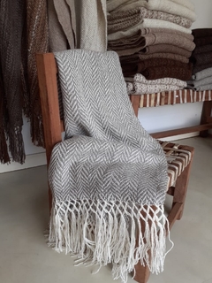 PRE VENTA Manta de lana de llama tejida en telar motivo espigado 200x100 cm terminación mallado - comprar online