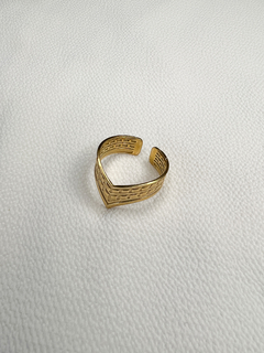 Anillo V acero dorado - comprar online