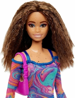 Boneca Barbie Fashionistas cabelo frisado e sardas HJT03 - Mattel - comprar online