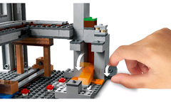 Imagem do LEGO Minecraft 21169 - A Primeira Aventura