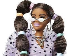 Boneca Barbie Extra Tranças com laços de cabelo ondulados - comprar online